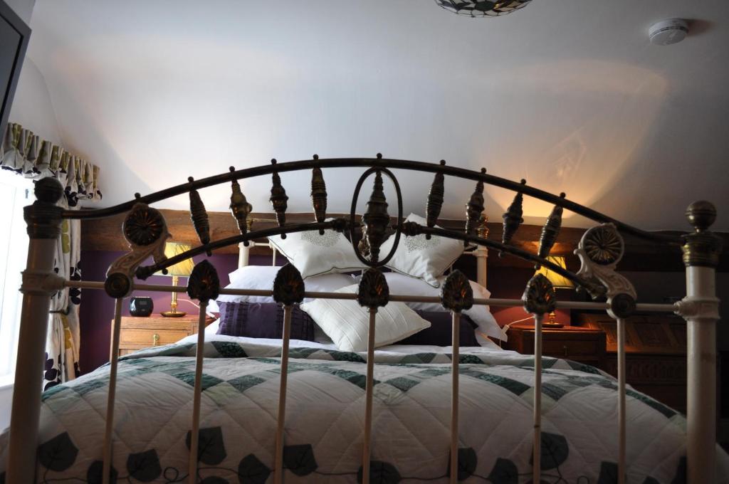 نيونياتون Old Ivy House Bed & Breakfast الغرفة الصورة