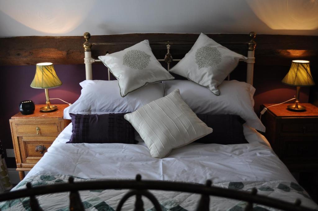نيونياتون Old Ivy House Bed & Breakfast الغرفة الصورة