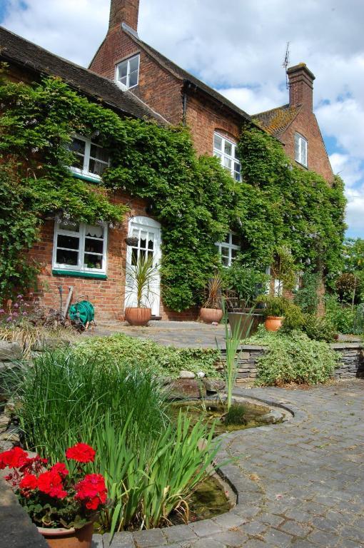 نيونياتون Old Ivy House Bed & Breakfast المظهر الخارجي الصورة