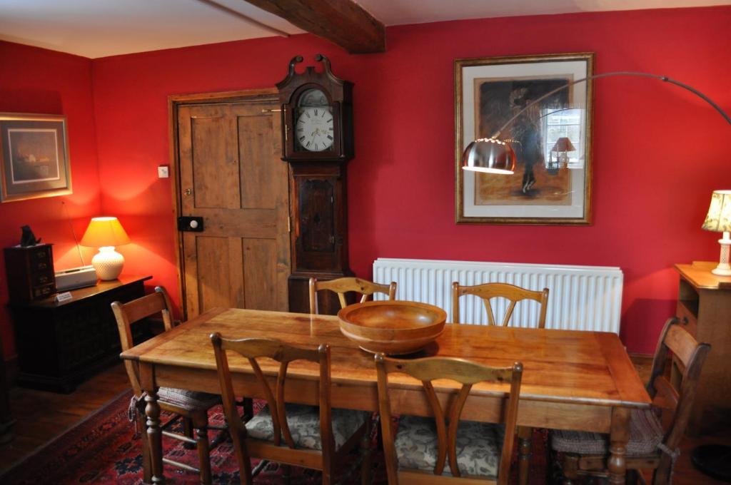 نيونياتون Old Ivy House Bed & Breakfast المظهر الخارجي الصورة